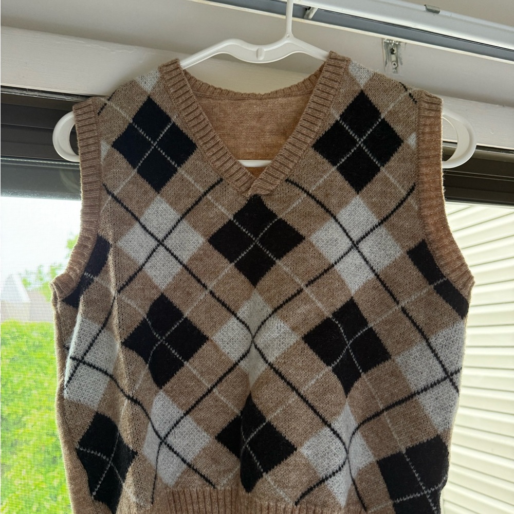 SHEIN Argyle V-Neck Sweater Vest - Tan, Black, White